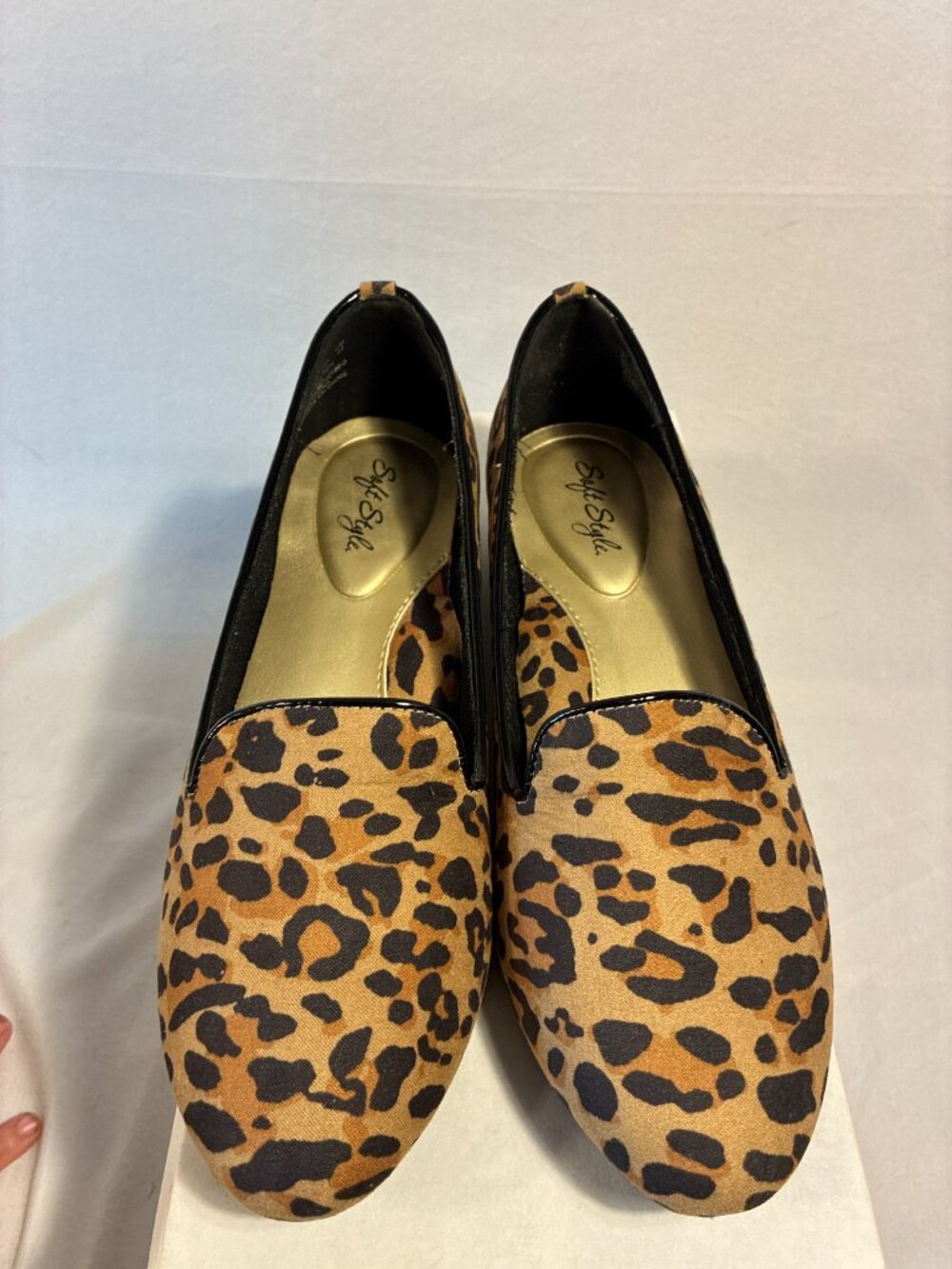 Soft Style by Hush Puppies Charmy Leopard Print Low Wedge Loafer Shoes 6.5 M - Picture 2 of 3
